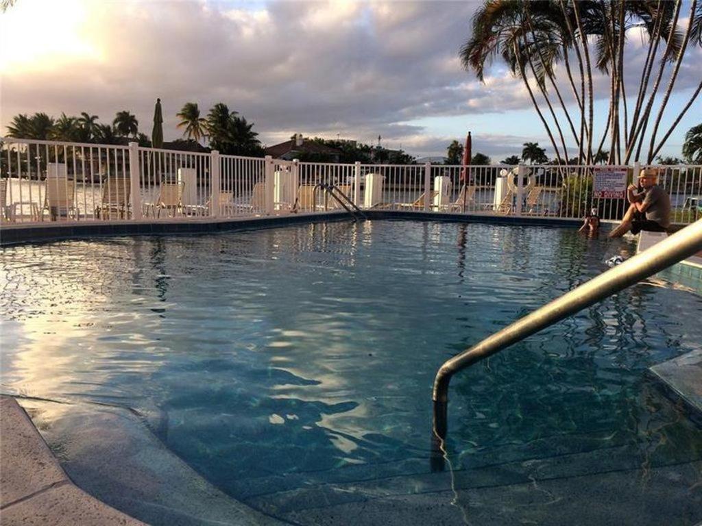 Aloha Escape Pompano Beach Appartement Buitenkant foto